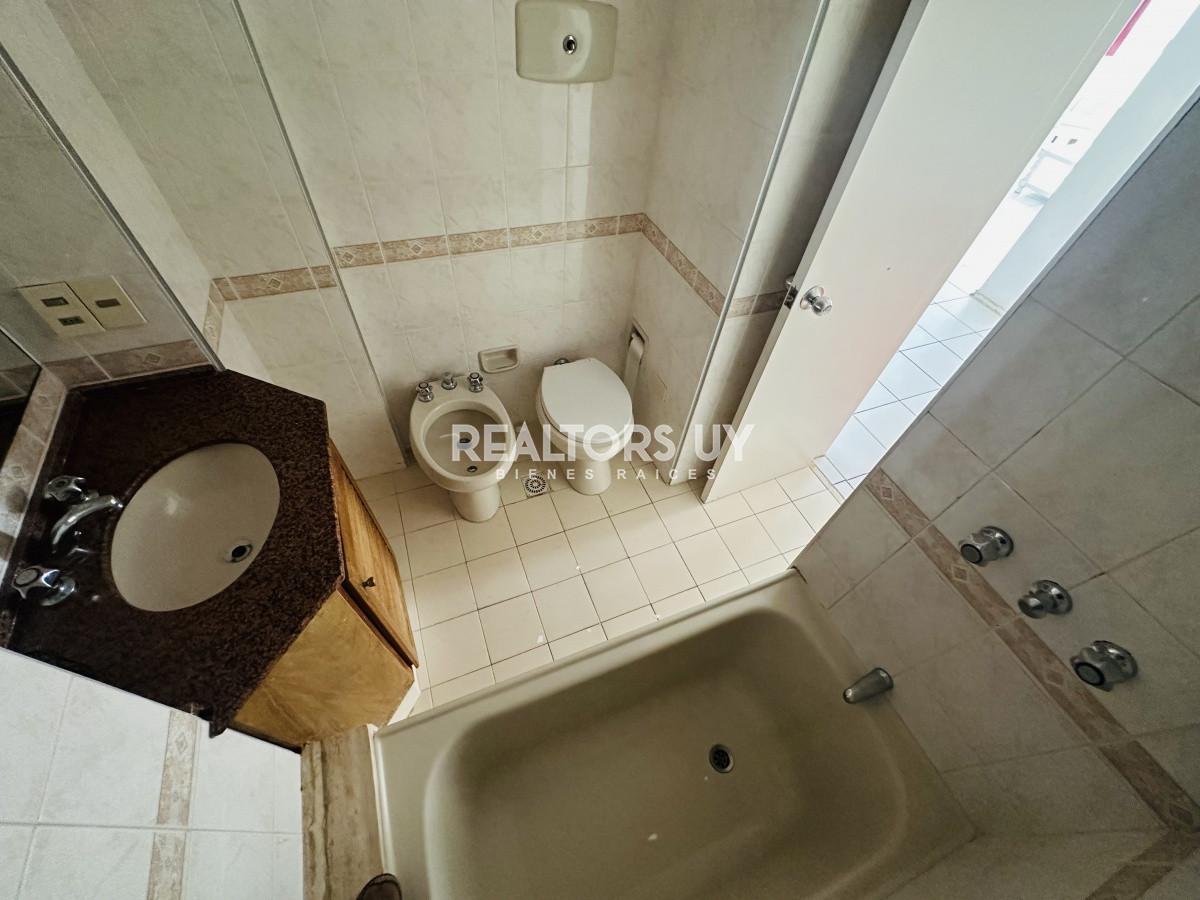 Apartamento ID.483 - Alquiler y venta de apartamento de 1 dormitorio y medio en Punta del Este