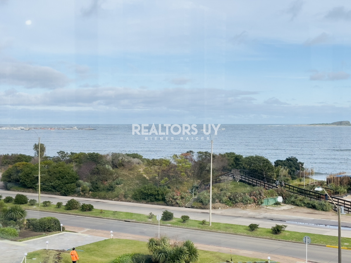 Apartamento ID.364 - Apartamento en venta, 3 dormitorios, vista al mar, primera linea, playa mansa.