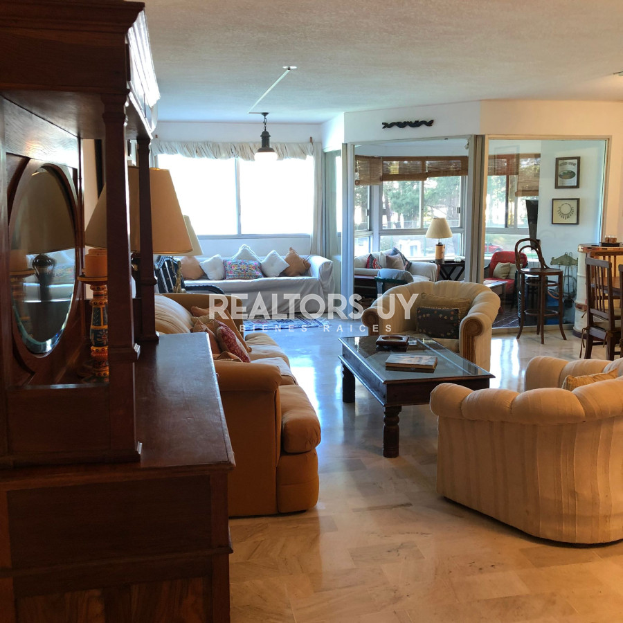 Apartamento ID.121 -  Apartamento en Venta , 3 dormitorios en  Punta del Este