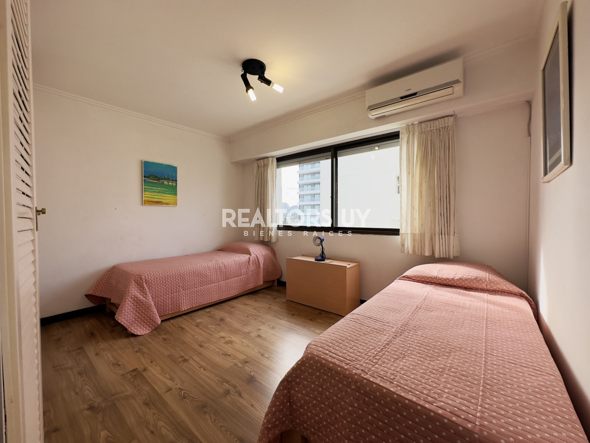 Apartamento ID.364 - Apartamento en venta, 3 dormitorios, vista al mar, primera linea, playa mansa.