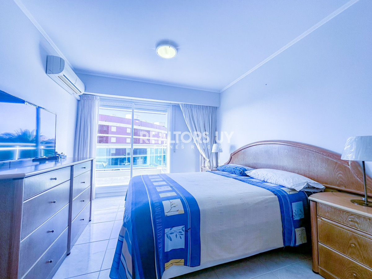 Apartamento ID.334 - Venta de apartamento de tres dormitorios en Coral Tower, Punta del Este.