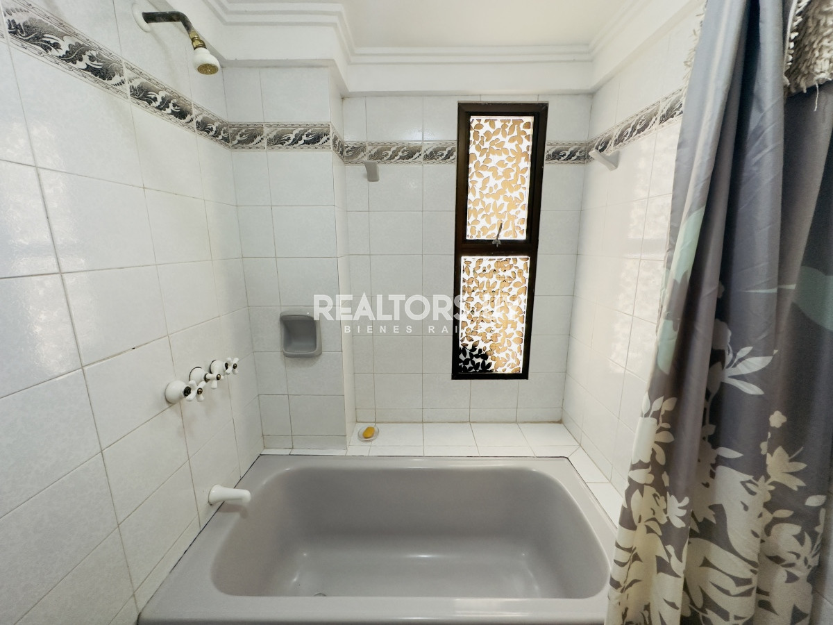Apartamento ID.364 - Apartamento en venta, 3 dormitorios, vista al mar, primera linea, playa mansa.