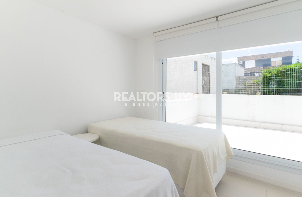 Apartamento ID.369 - Apartamento en venta, 3 suites. Edificio Horizonte. Playa Mansa, Punta del Este