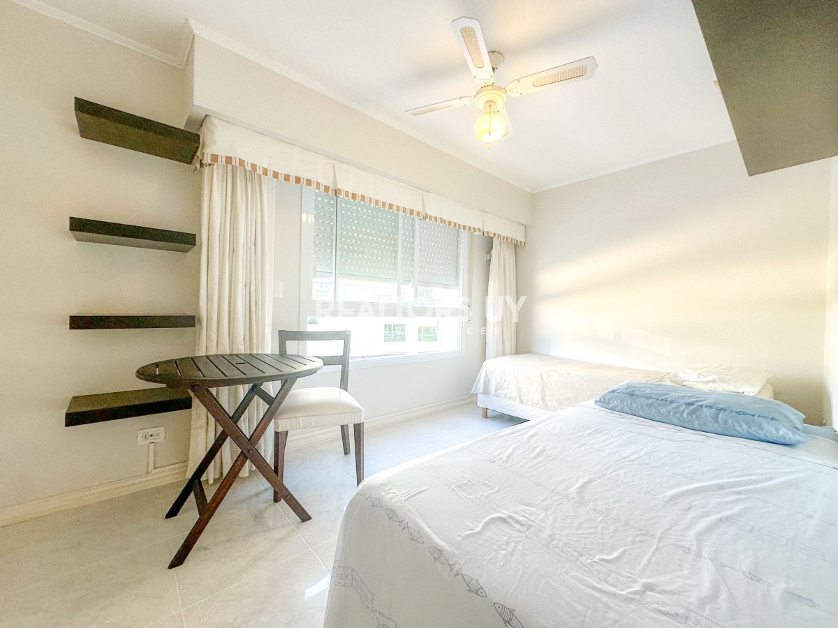 Apartamento ID.334 - Venta de apartamento de tres dormitorios en Coral Tower, Punta del Este.