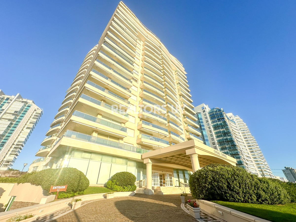 Apartamento ID.334 - Venta de apartamento de tres dormitorios en Coral Tower, Punta del Este.
