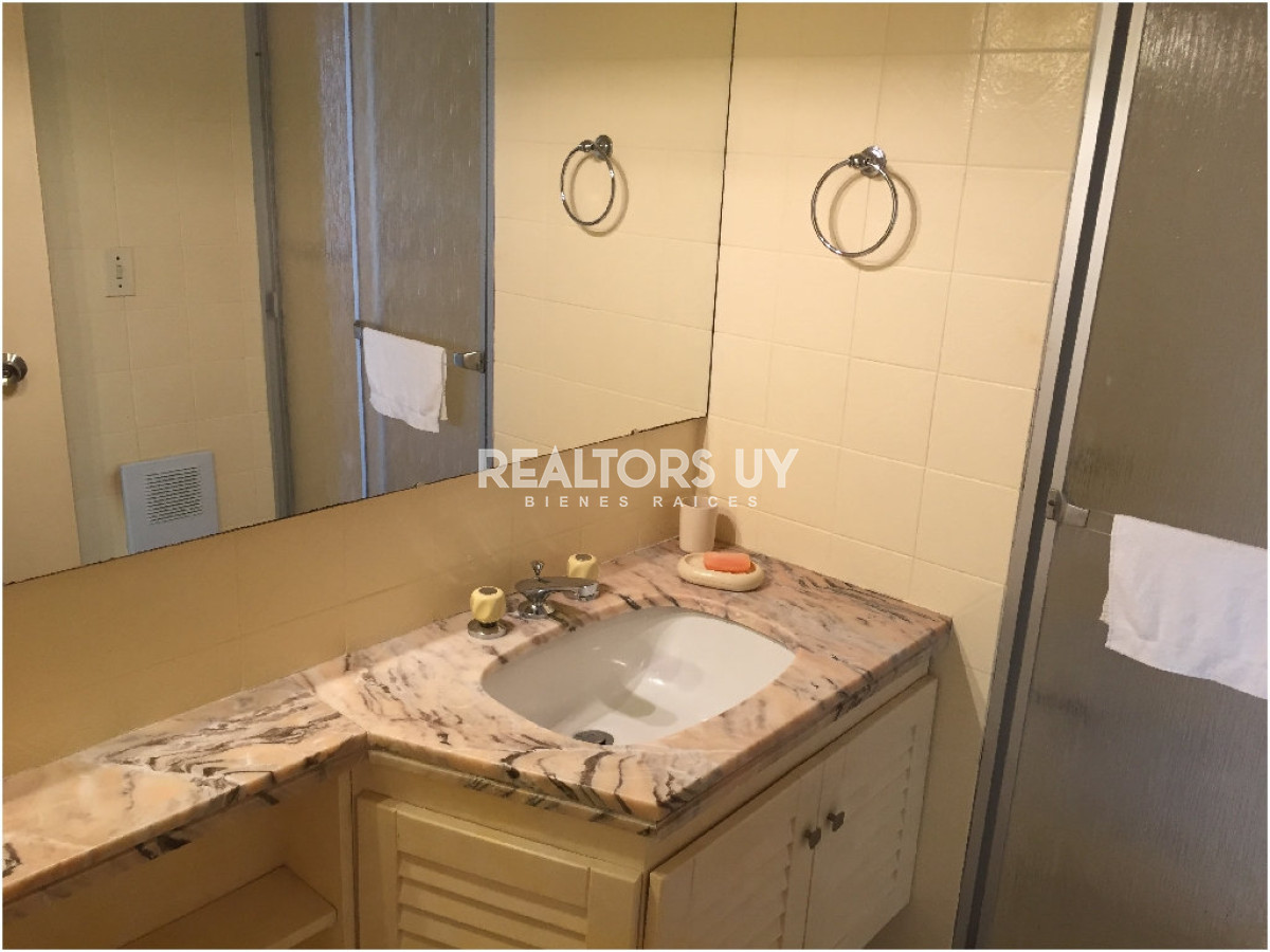 Apartamento ID.124 - Apartamento en venta de 3 d y dep en Punta del Este