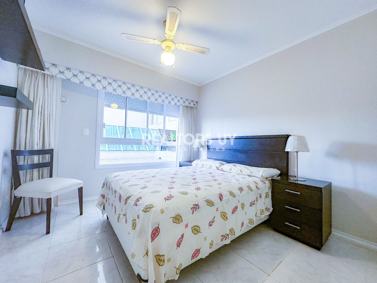 Apartamento ID.334 - Venta de apartamento de tres dormitorios en Coral Tower, Punta del Este.