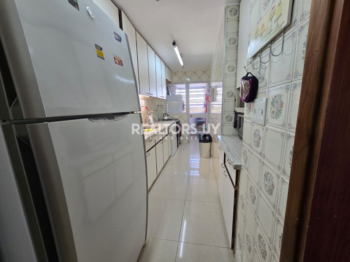 Apartamento ID.335 - Apartamento  de 3 dormitorios en venta, Punta del Este, primera línea de la mansa.