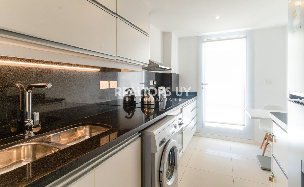 Apartamento ID.369 - Apartamento en venta, 3 suites. Edificio Horizonte. Playa Mansa, Punta del Este