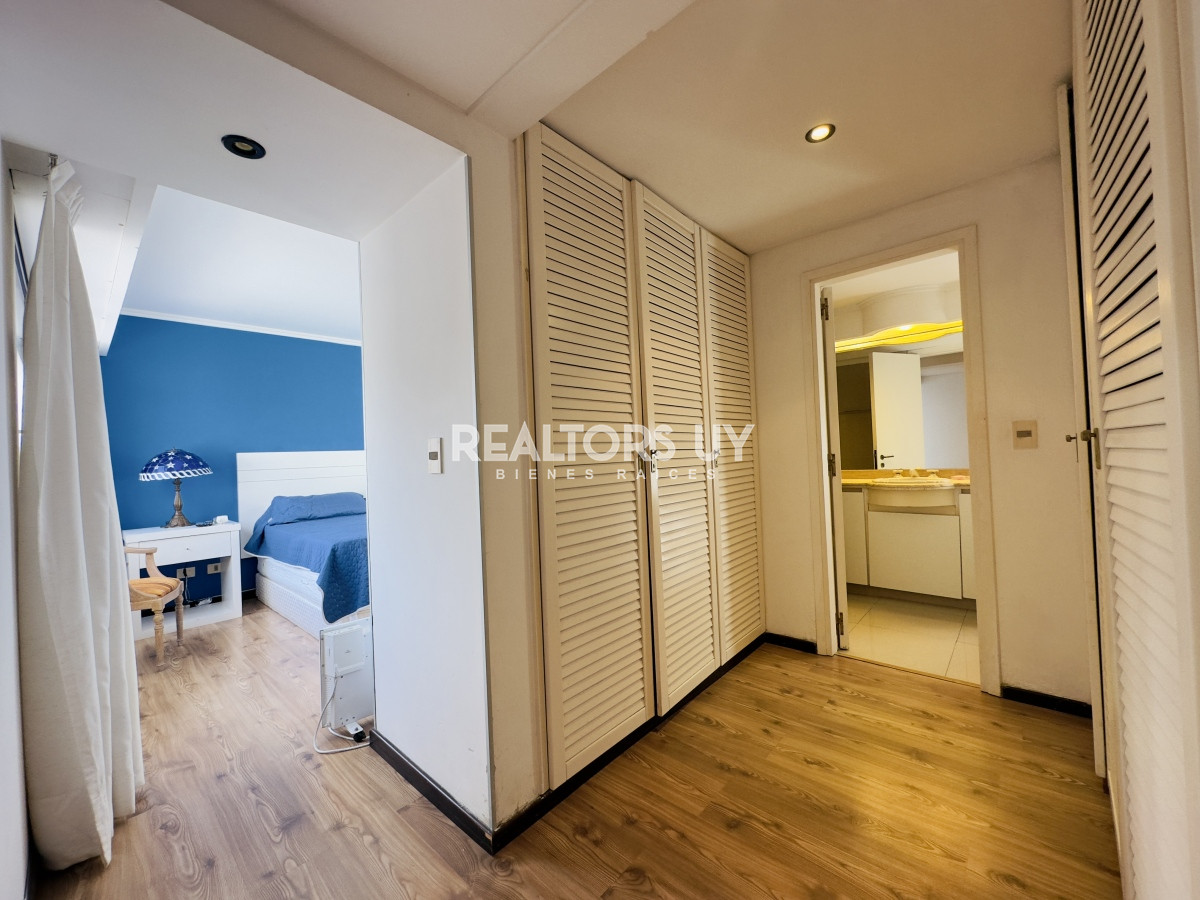 Apartamento ID.364 - Apartamento en venta, 3 dormitorios, vista al mar, primera linea, playa mansa.