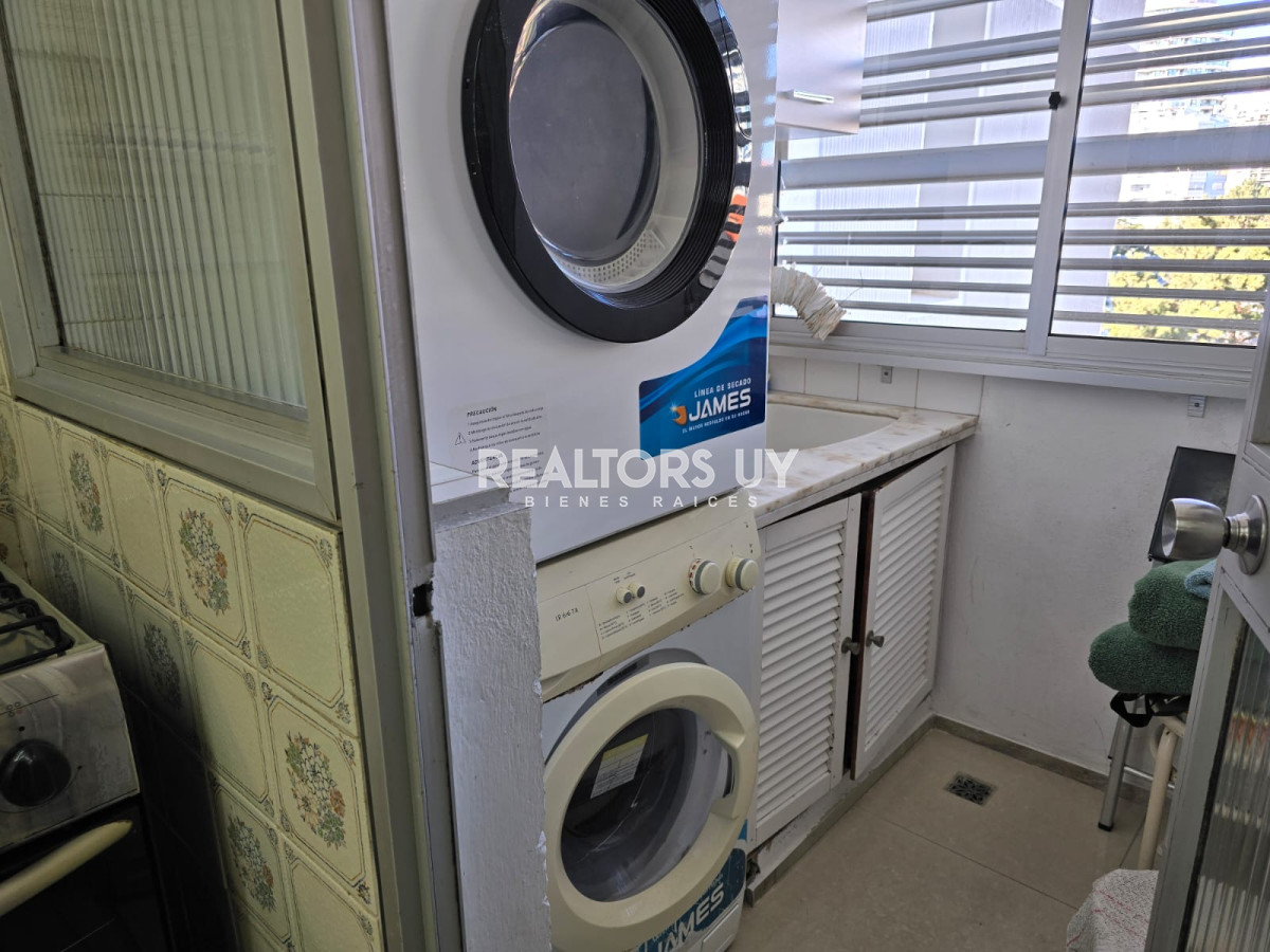 Apartamento ID.335 - Apartamento  de 3 dormitorios en venta, Punta del Este, primera línea de la mansa.