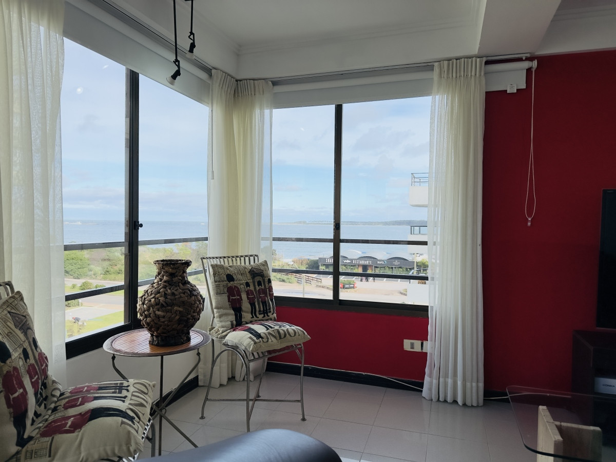 Apartamento en venta, 3 dormitorios, vista al mar, primera linea, playa mansa.