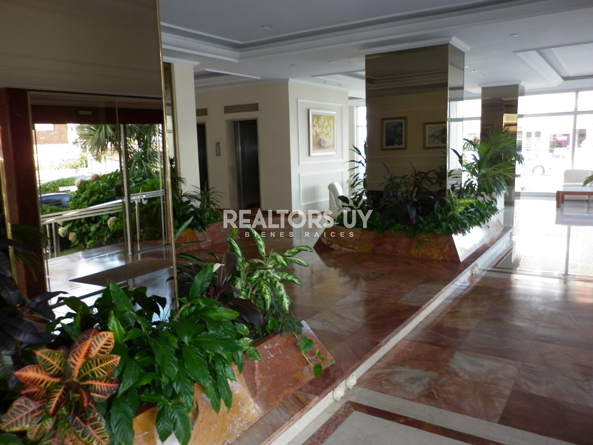 Apartamento ID.124 - Apartamento en venta de 3 d y dep en Punta del Este