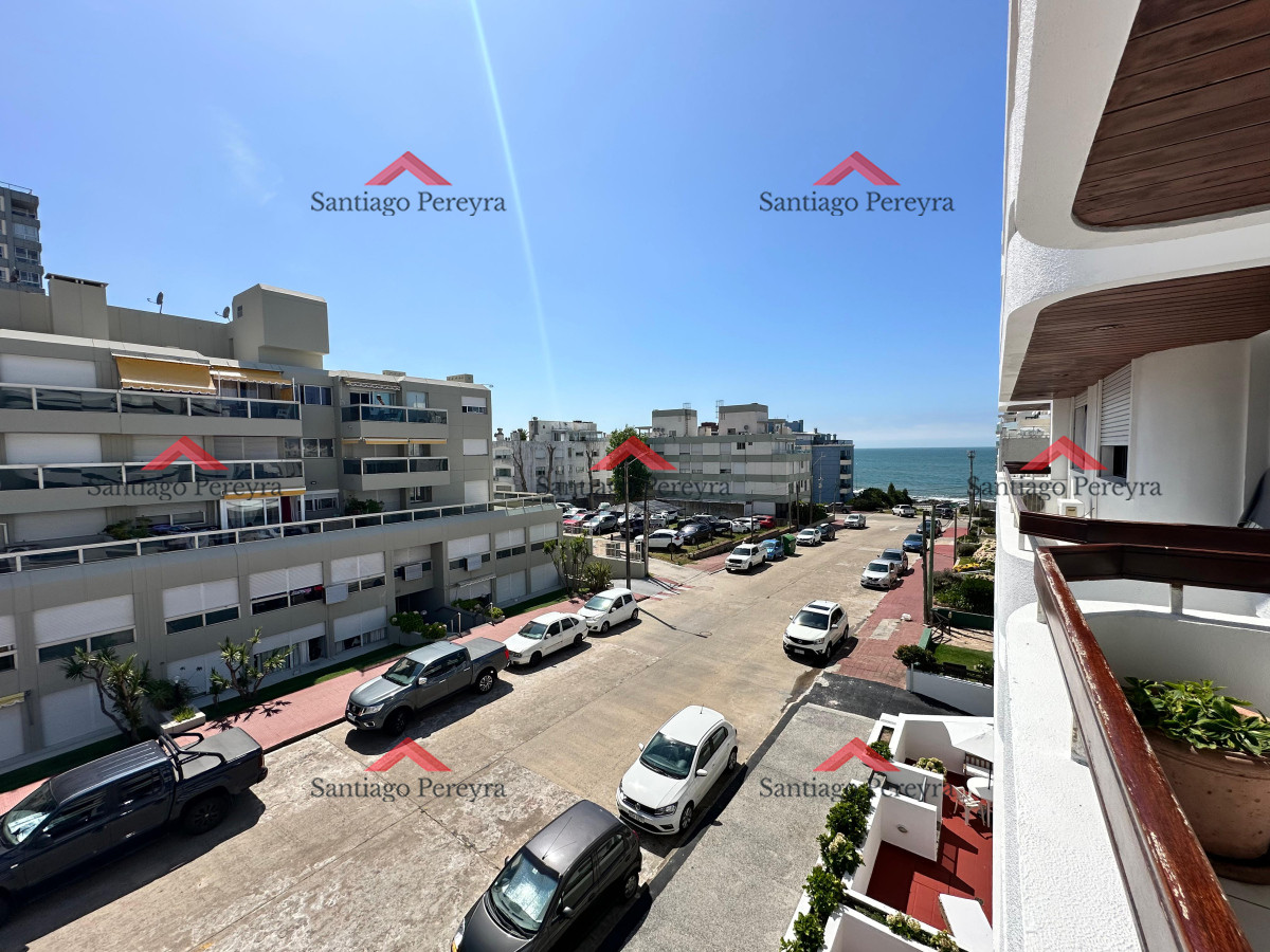 Apartamento ID.16324 - Apartamento de dos dormitorios en venta en Punta del Este.-