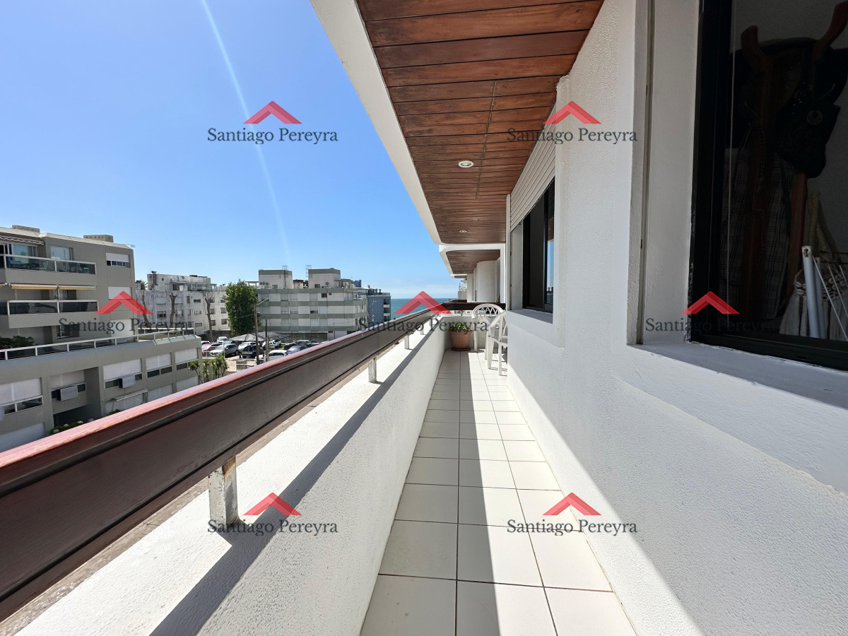 Apartamento ID.16324 - Apartamento de dos dormitorios en venta en Punta del Este.-