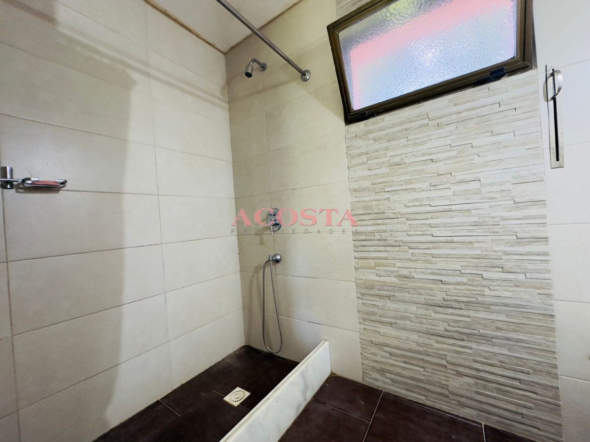 Casa ID.251 - Casa en Venta y alquiler,  50 metros de la playa.