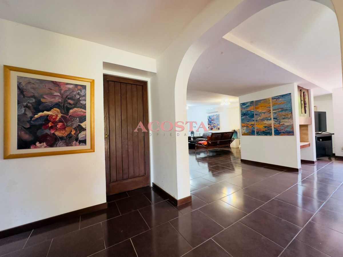 Casa ID.251 - Casa en Venta y alquiler,  50 metros de la playa.