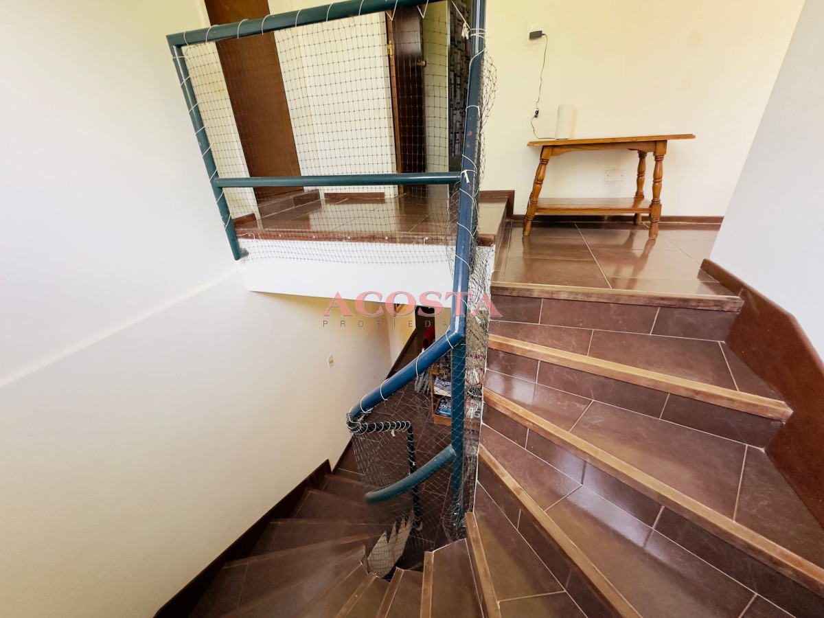 Casa ID.251 - Casa en Venta y alquiler,  50 metros de la playa.