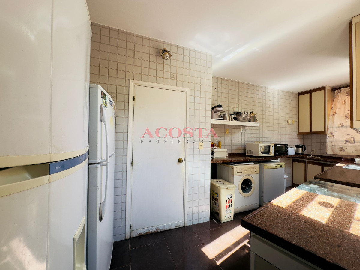 Casa ID.251 - Casa en Venta y alquiler,  50 metros de la playa.