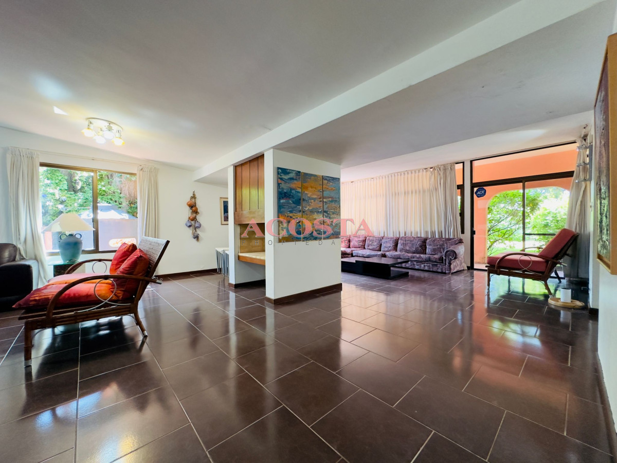 Casa ID.251 - Casa en Venta y alquiler,  50 metros de la playa.