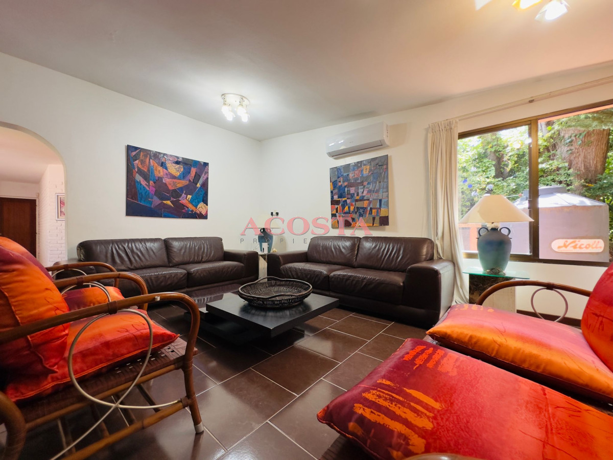 Casa ID.251 - Casa en Venta y alquiler,  50 metros de la playa.