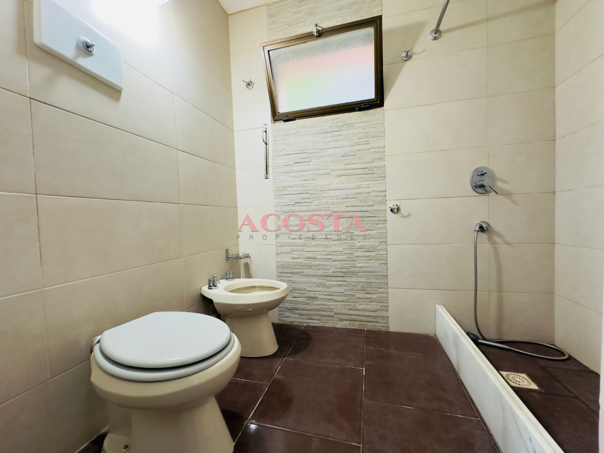 Casa ID.251 - Casa en Venta y alquiler,  50 metros de la playa.