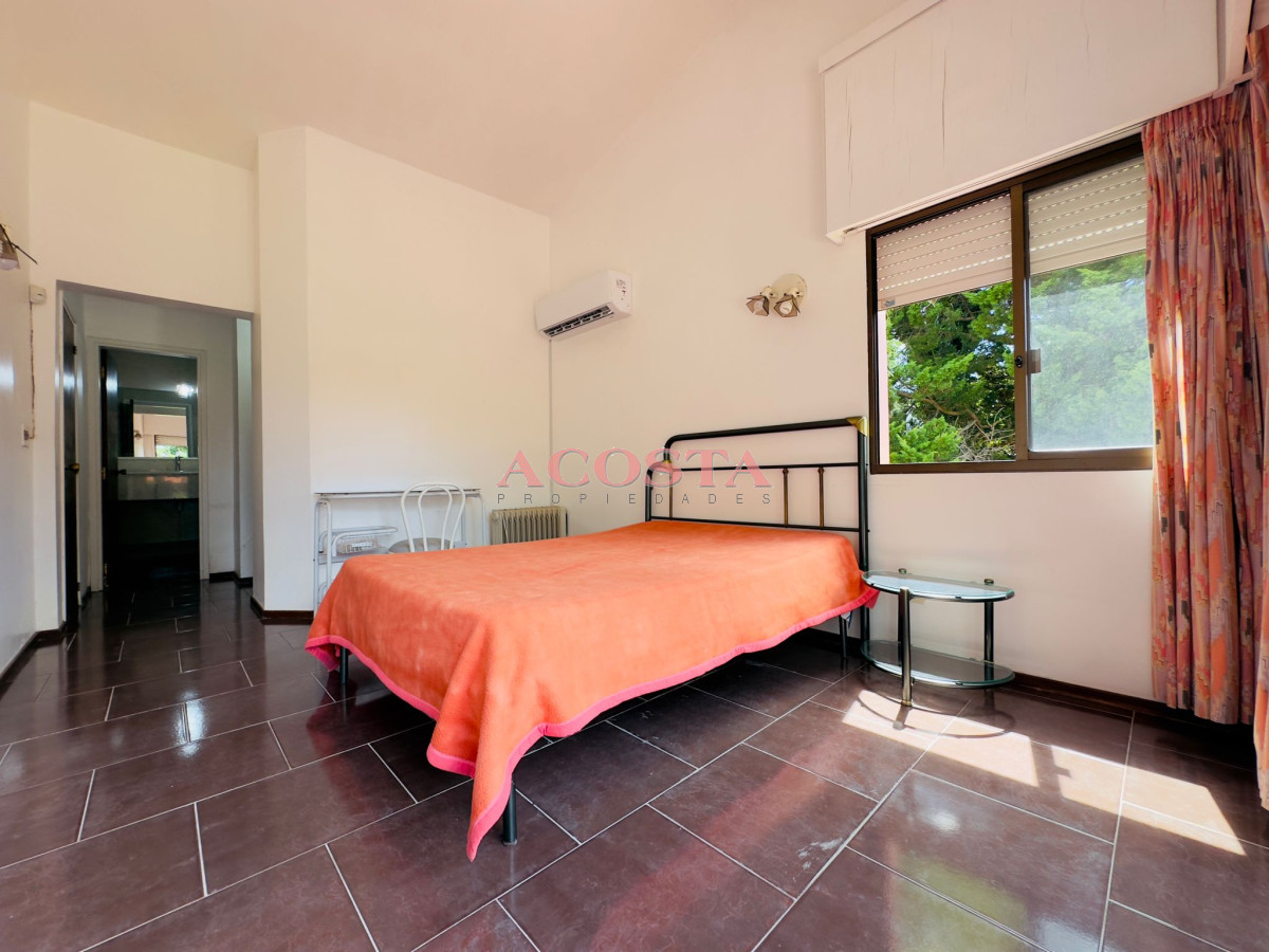 Casa ID.251 - Casa en Venta y alquiler,  50 metros de la playa.