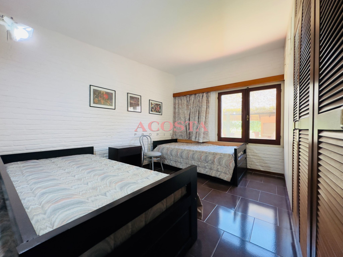 Casa ID.251 - Casa en Venta y alquiler,  50 metros de la playa.