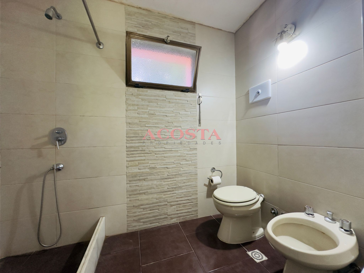 Casa ID.251 - Casa en Venta y alquiler,  50 metros de la playa.