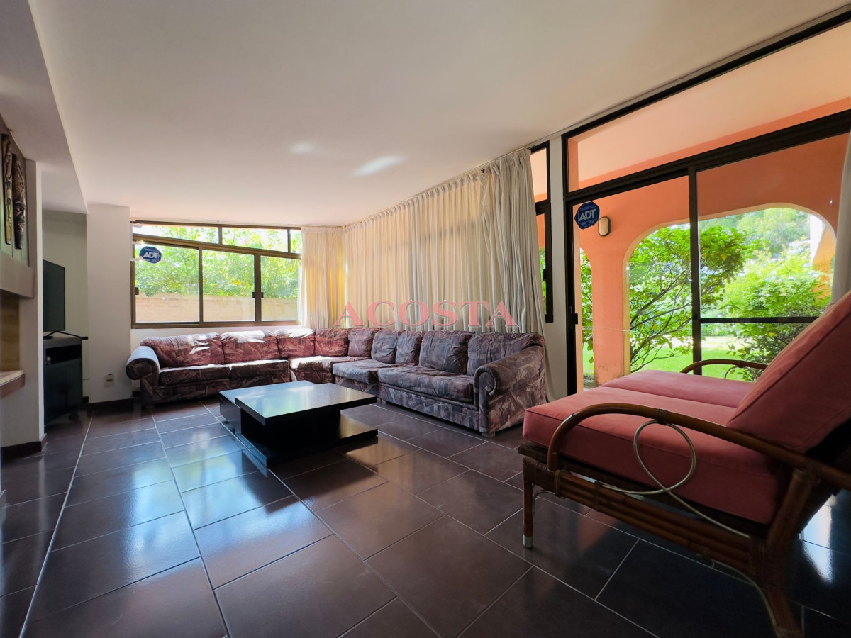 Casa ID.251 - Casa en Venta y alquiler,  50 metros de la playa.