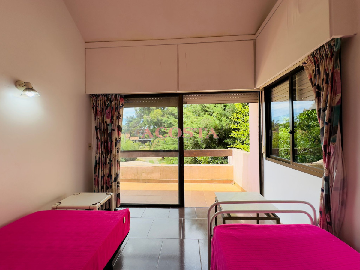 Casa ID.251 - Casa en Venta y alquiler,  50 metros de la playa.