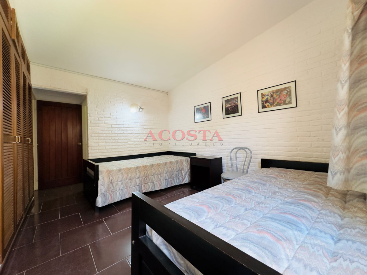 Casa ID.251 - Casa en Venta y alquiler,  50 metros de la playa.