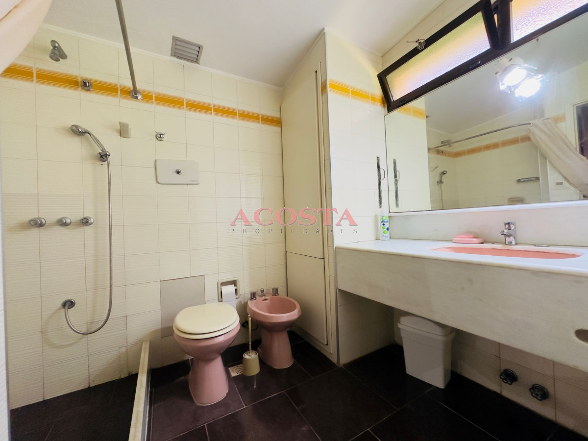 Casa ID.251 - Casa en Venta y alquiler,  50 metros de la playa.