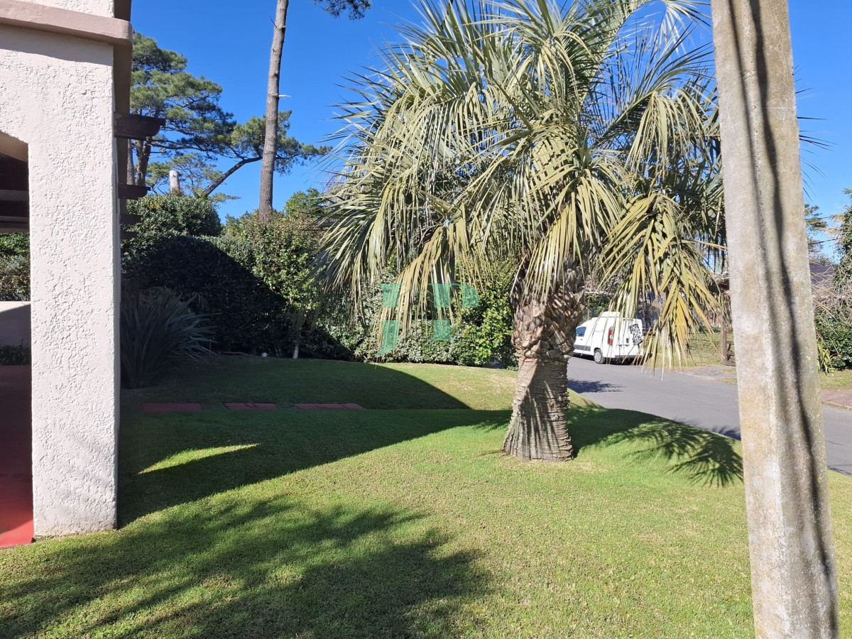 Casa ID.677 - Casa en venta playa mansa, en impecable estado