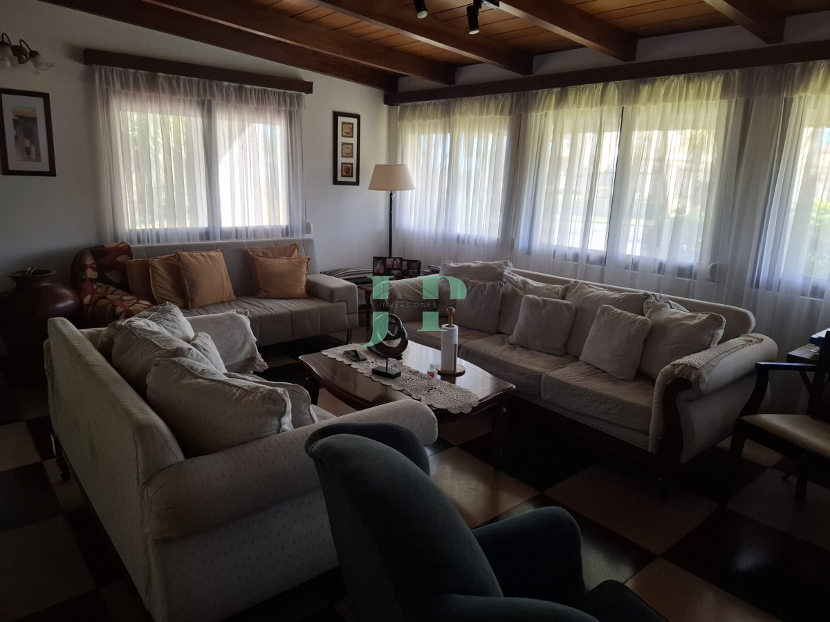 Casa ID.677 - Casa en venta playa mansa, en impecable estado