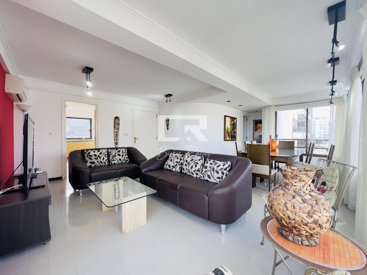 Apartamento ID.703 - Apartamento en venta, 3 dormitorios, vista al mar, primera linea, playa mansa.