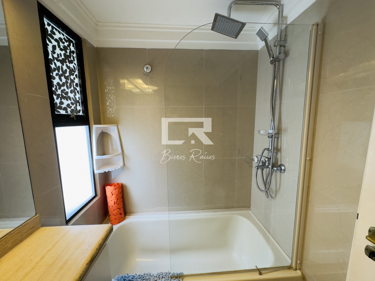 Apartamento ID.703 - Apartamento en venta, 3 dormitorios, vista al mar, primera linea, playa mansa.