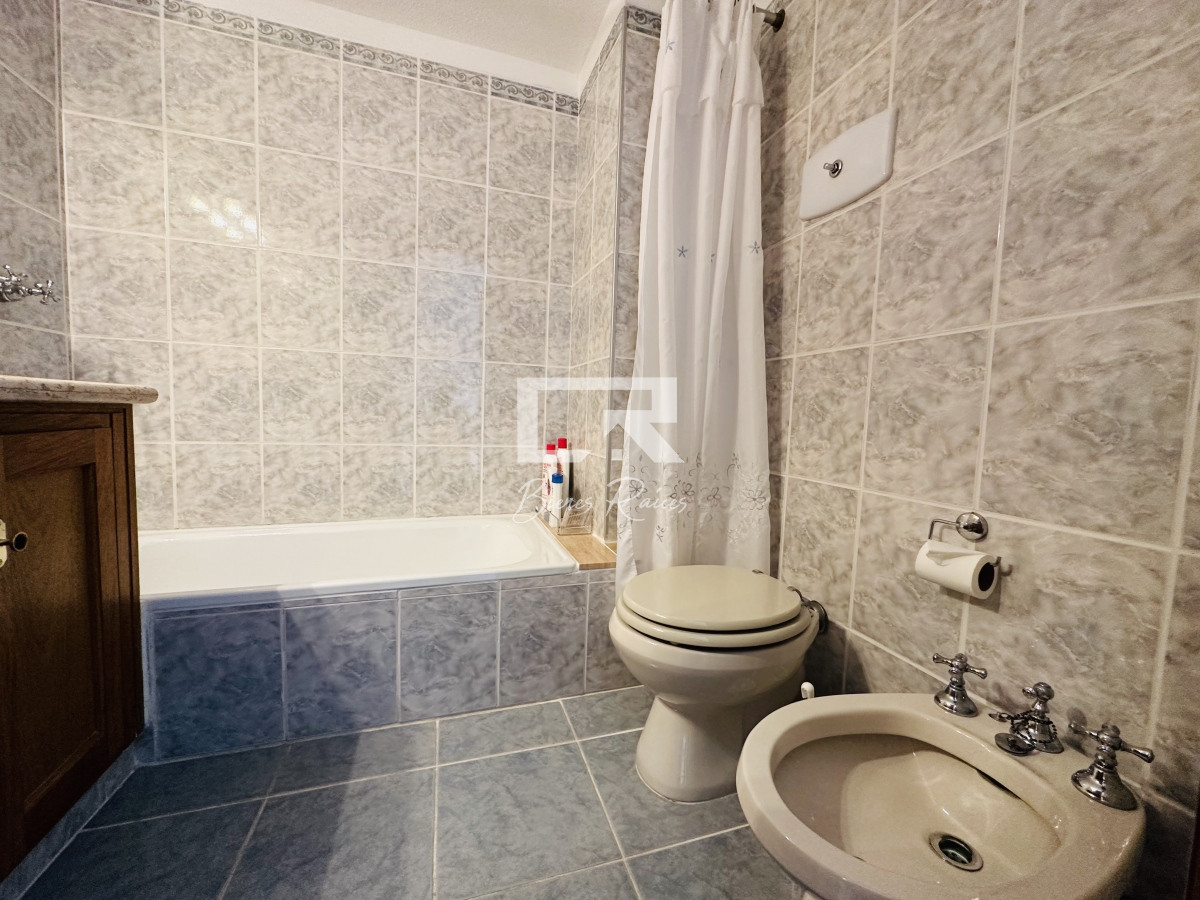 Apartamento ID.221 - Venta de apartamento de 4 dormitorios en Punta de Este