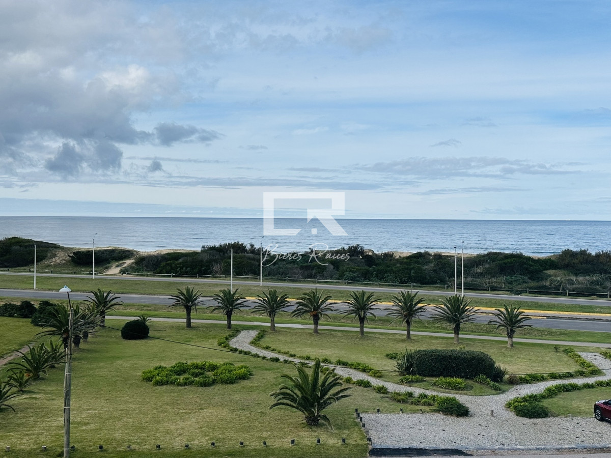 Apartamento ID.221 - Venta de apartamento de 4 dormitorios en Punta de Este