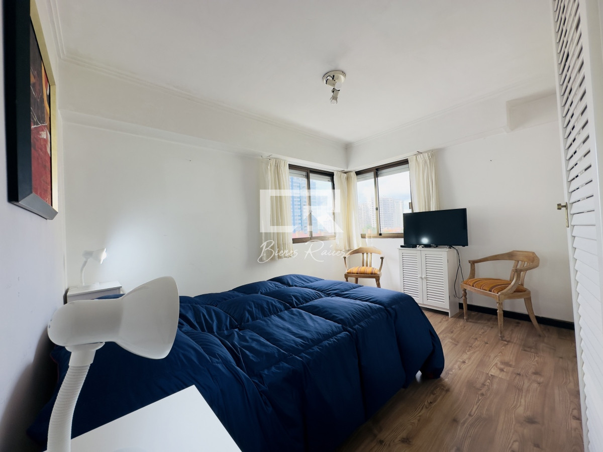 Apartamento ID.703 - Apartamento en venta, 3 dormitorios, vista al mar, primera linea, playa mansa.