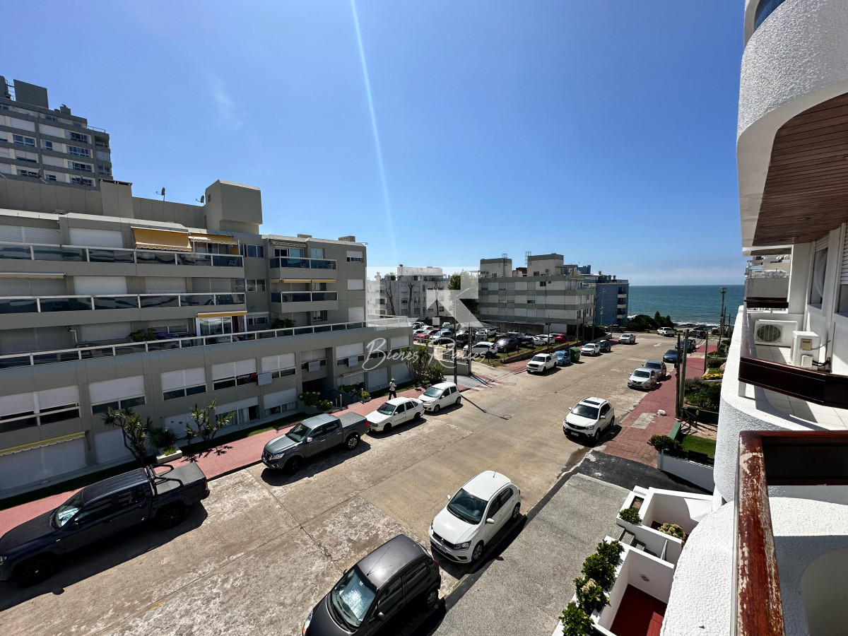 Apartamento ID.849 - Apartamento de dos dormitorios en venta en Punta del Este.-