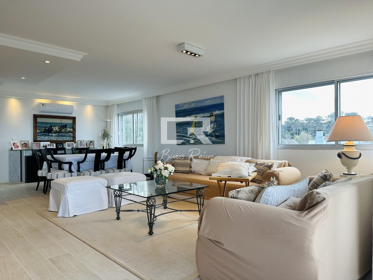 Apartamento ID.221 - Venta de apartamento de 4 dormitorios en Punta de Este