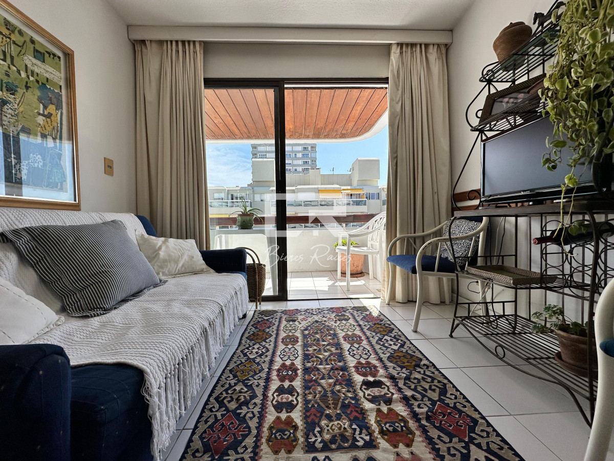 Apartamento ID.849 - Apartamento de dos dormitorios en venta en Punta del Este.-