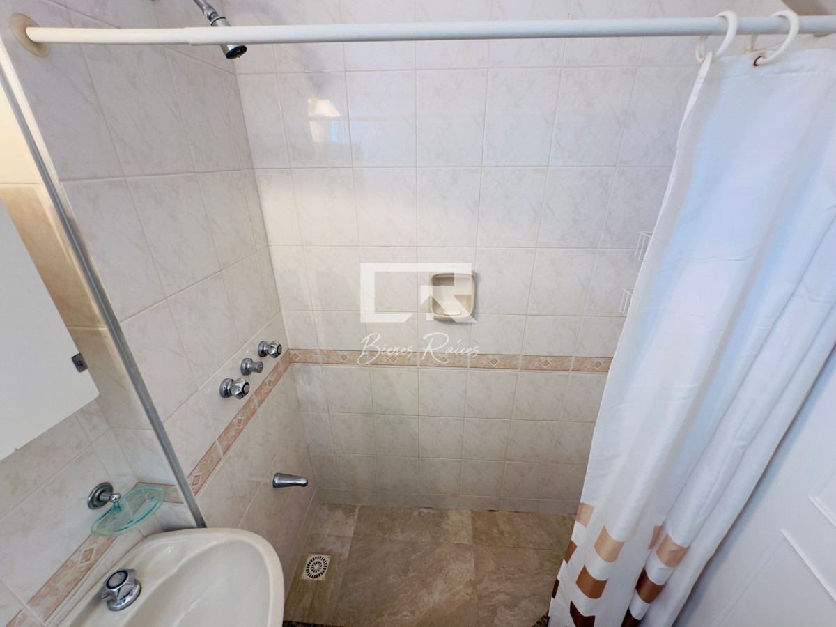 Apartamento ID.704 - Apartamento en VENTA y alquiler, 3 dormitorios, 2 baños, reciclado.