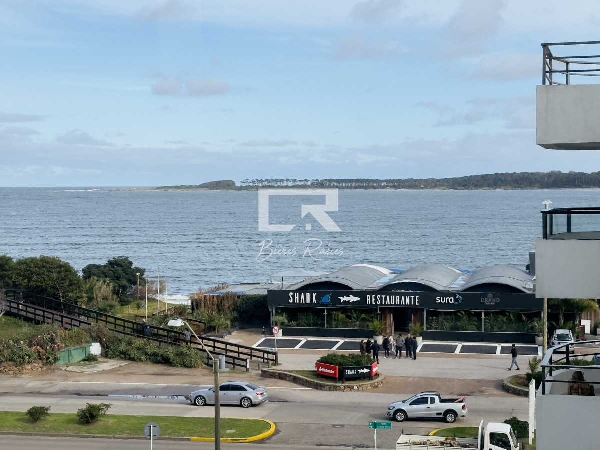 Apartamento ID.703 - Apartamento en venta, 3 dormitorios, vista al mar, primera linea, playa mansa.