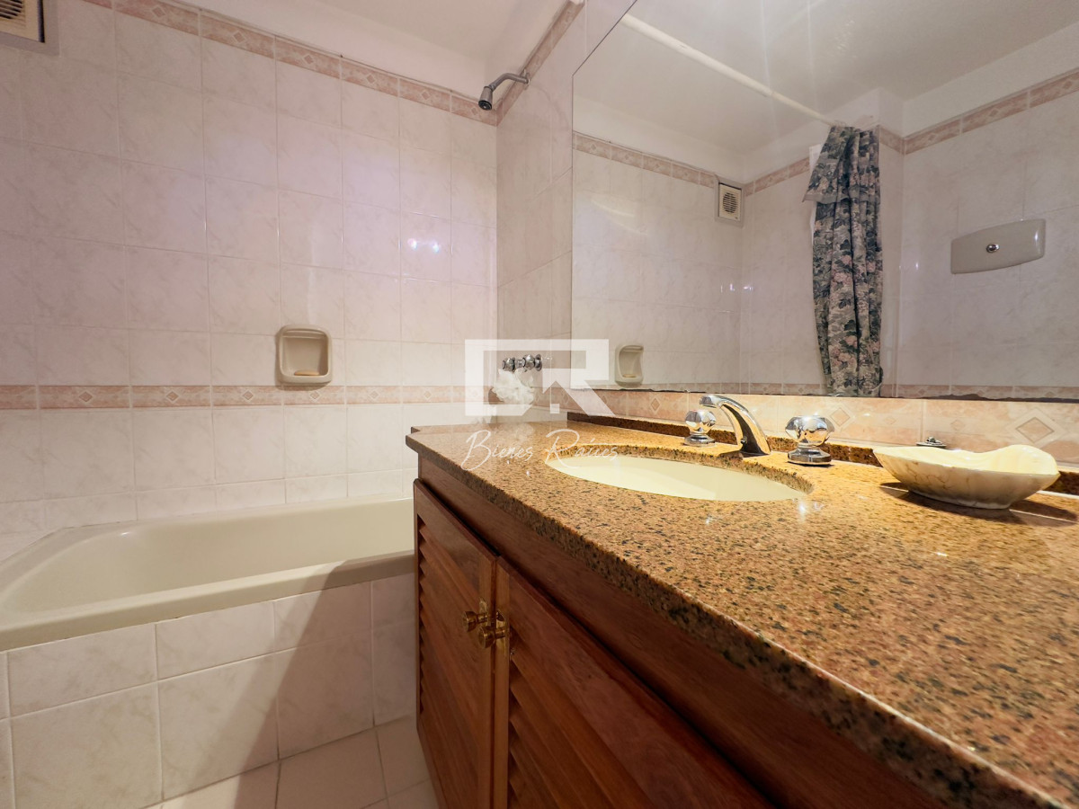 Apartamento ID.614 - Apto en venta de 2 dormitorios, 2 baños, Punta del este. 
