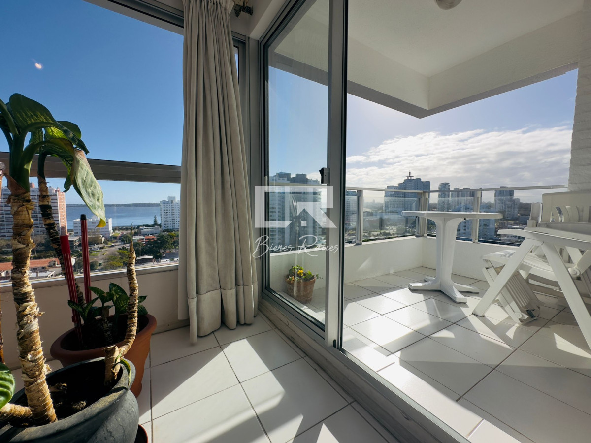 Apartamento ID.614 - Apto en venta de 2 dormitorios, 2 baños, Punta del este. 