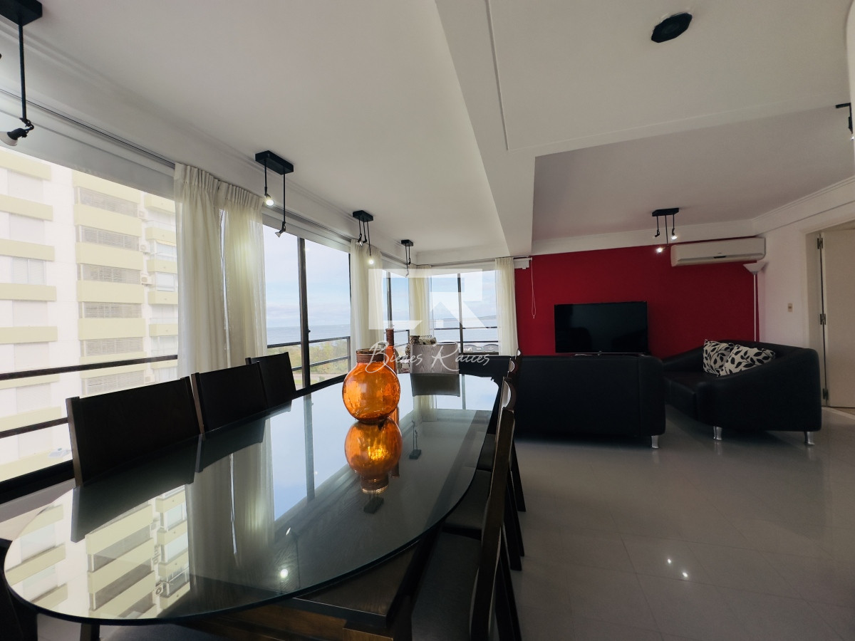 Apartamento ID.703 - Apartamento en venta, 3 dormitorios, vista al mar, primera linea, playa mansa.