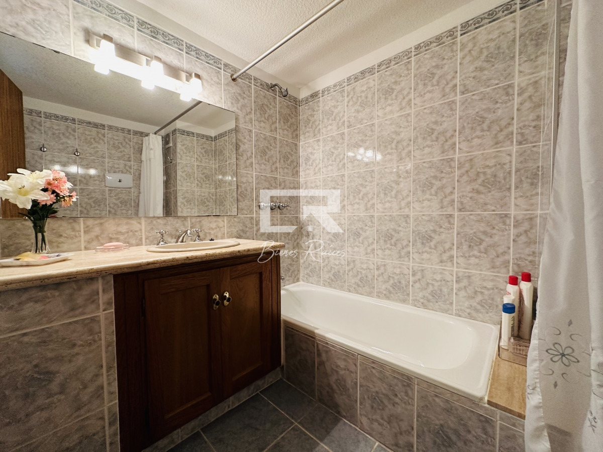 Apartamento ID.221 - Venta de apartamento de 4 dormitorios en Punta de Este