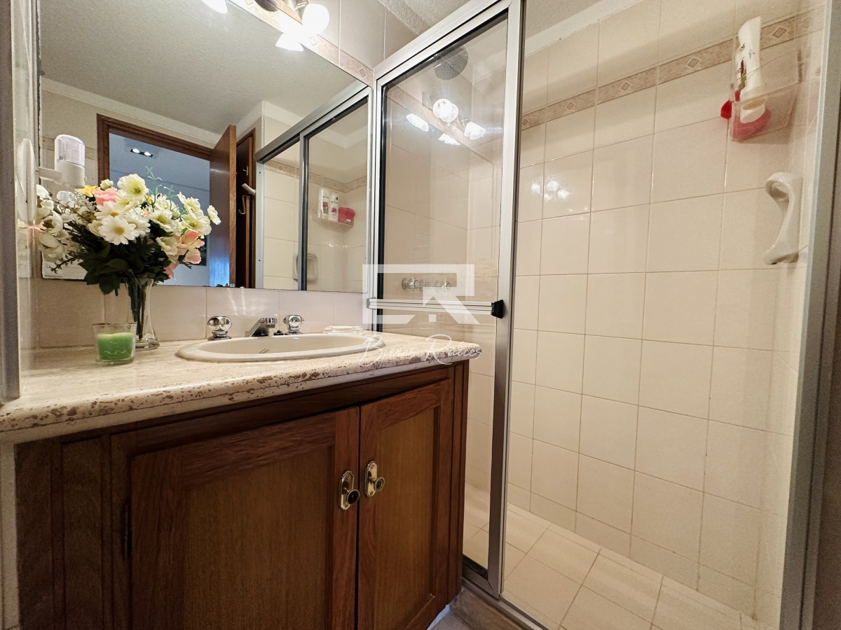 Apartamento ID.221 - Venta de apartamento de 4 dormitorios en Punta de Este